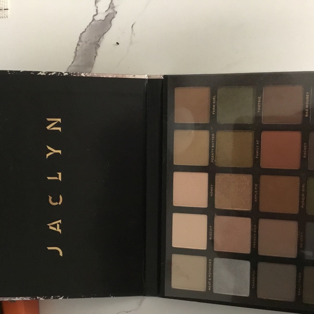 Jacklyn cosmetics luxe legacy palette! - Picture 4 of 4